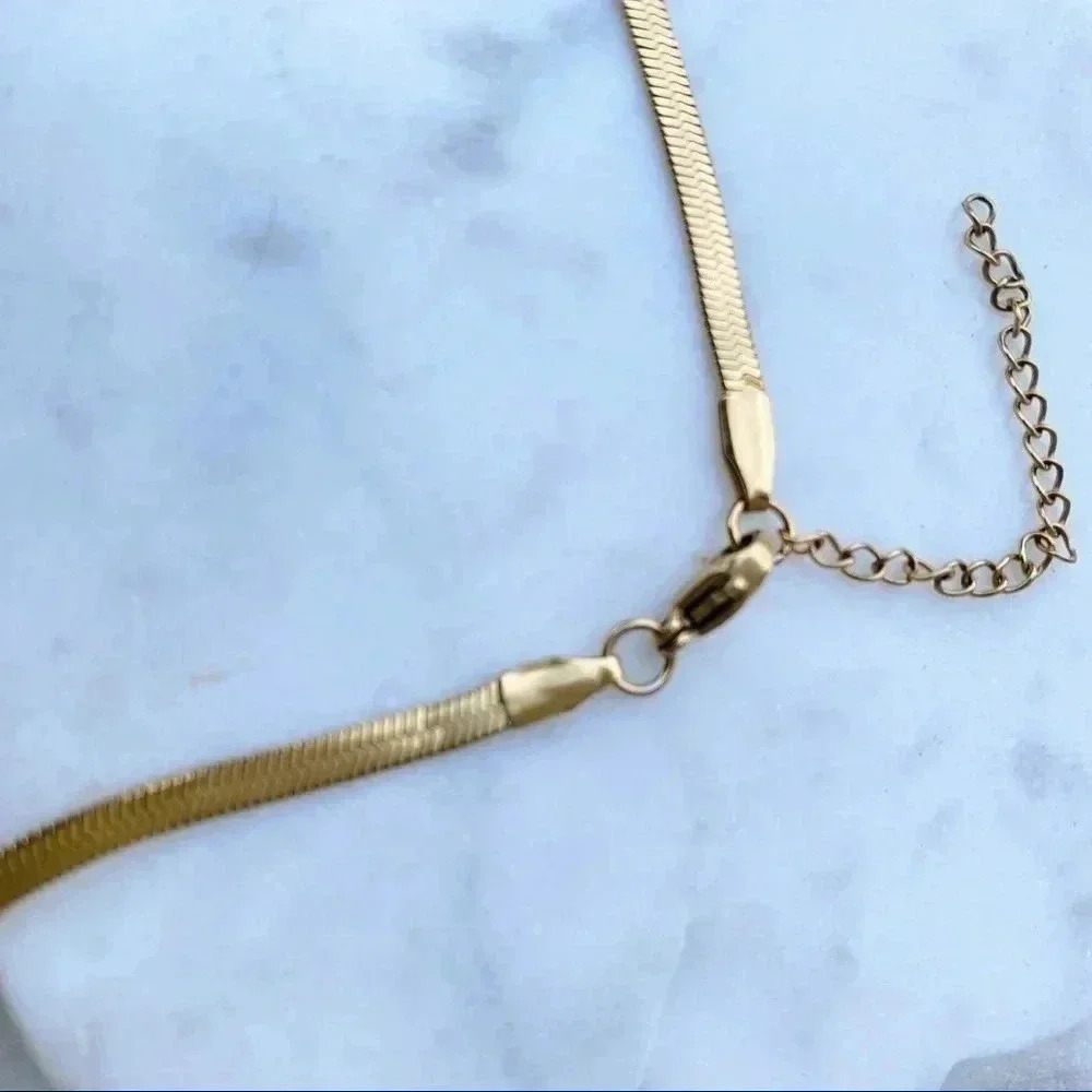 2.5mm Dainty Gold Snake Chain Necklace 18k Gold Plated Chain Layering - Picture 5 of 9